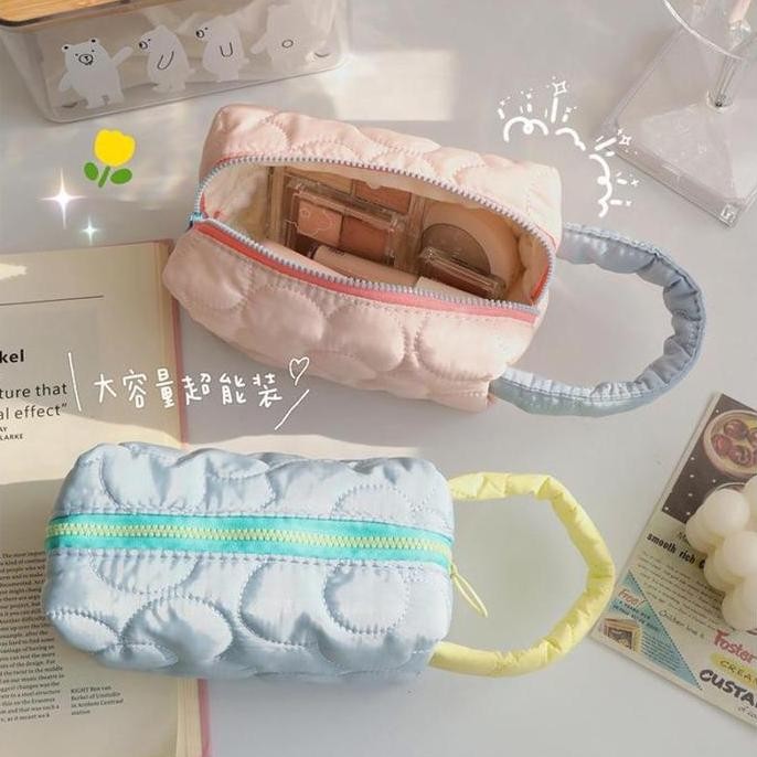 

Baru Tempat Pensil Puffy Korea Bunga Lucu Aesthetic Pouch Makeup Travel Organizer Kapasitas Besar