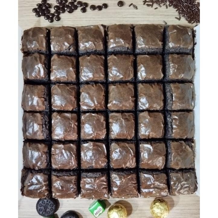 

Brownies Fudgy Classic 20X20Cm Fresh Tanpa Toping