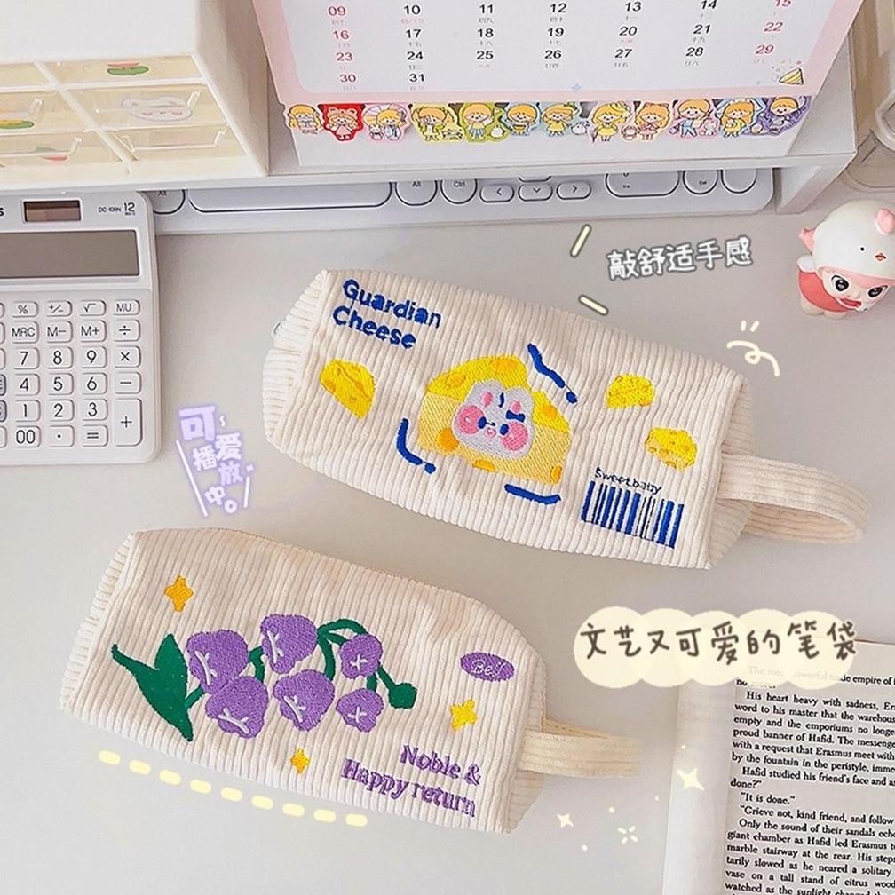 

Termurah Kensho Pouch Aesthetic Kain Corduroy Handle Lucu Import / Kotak Pensil Kain / Tempat Makeup / Cute Vb-8