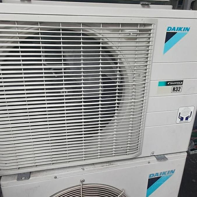 Ac outdoor Daikin 2.5pk inverter R32 mulus like new
