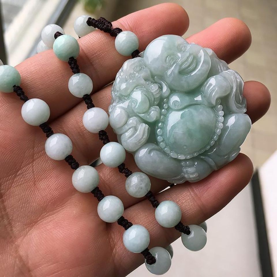 Liontin Buddha Jade Besar yang Ditebalkan Liontin Giok Buddha Tertawa Pixiu Rantai Sweater Giok Wani