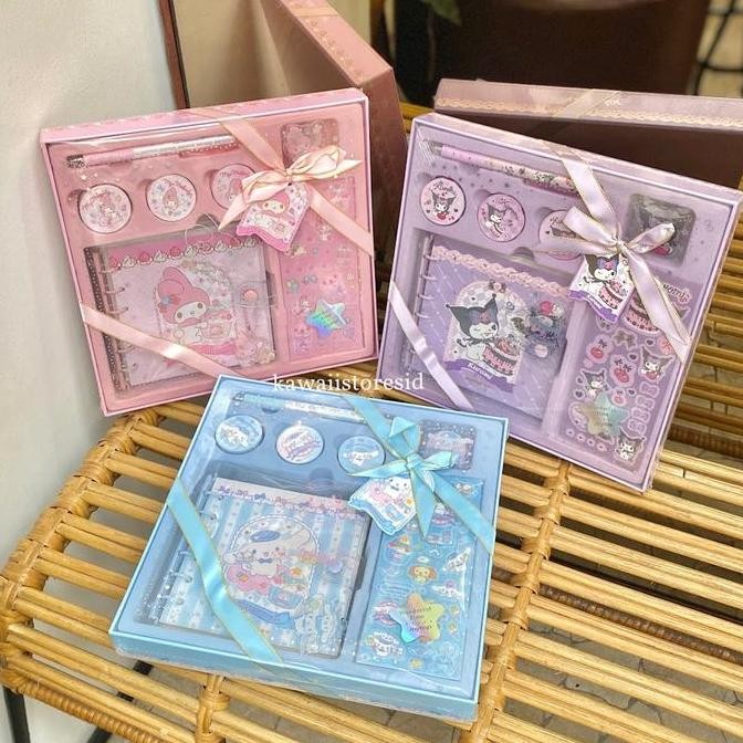 

Gift Set Hadiah Kado Alat Tulis Binder Buku Id Card Case Washi Tape Stationery Sanrio My Melody Cinnamoroll Kuromi Perlengkapan Sekolaj Alat Tulis Lucu