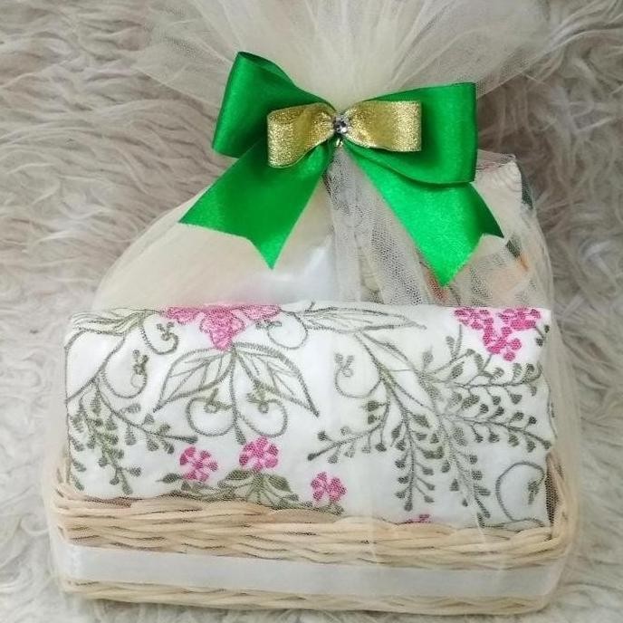 Ready Hampers Kado Wanita Mukena Free Tasbih | Bingkisan Keranjang Cantik