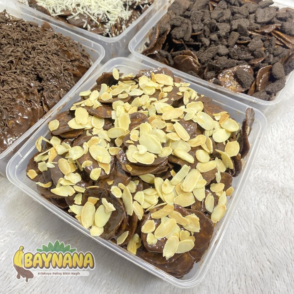 

Ccf Baynana Keripik Pisang Lumer Crispy Coklat Lumer Topping Almond Chocochips Keju Melted Full Coklat