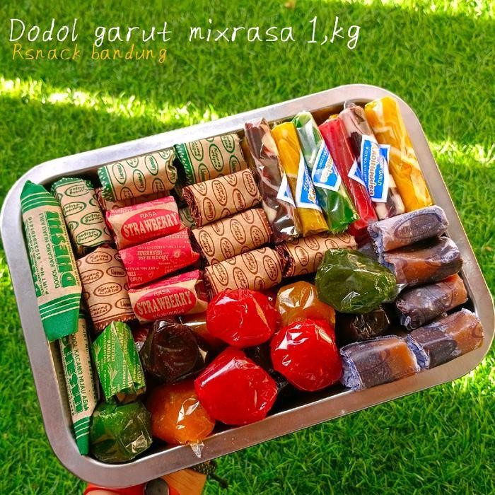 

Ccf Dodol Garut Mix Aneka Rasa 1Kg. Cemilan Manis Snack Makanan Coklat