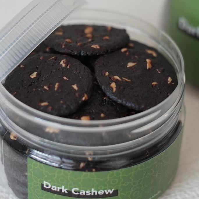 

Cookies Dark Chocolate Cashew | Kukis Coklat Kacang Mede Premium Stok Terbatas