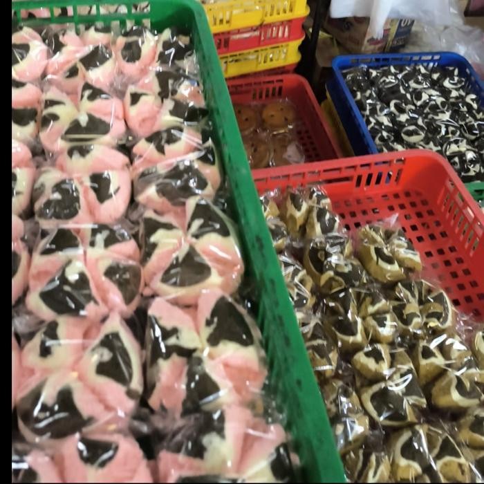 

IX Kue Bolu Kukus Murah Meriah Enak (Fresh)