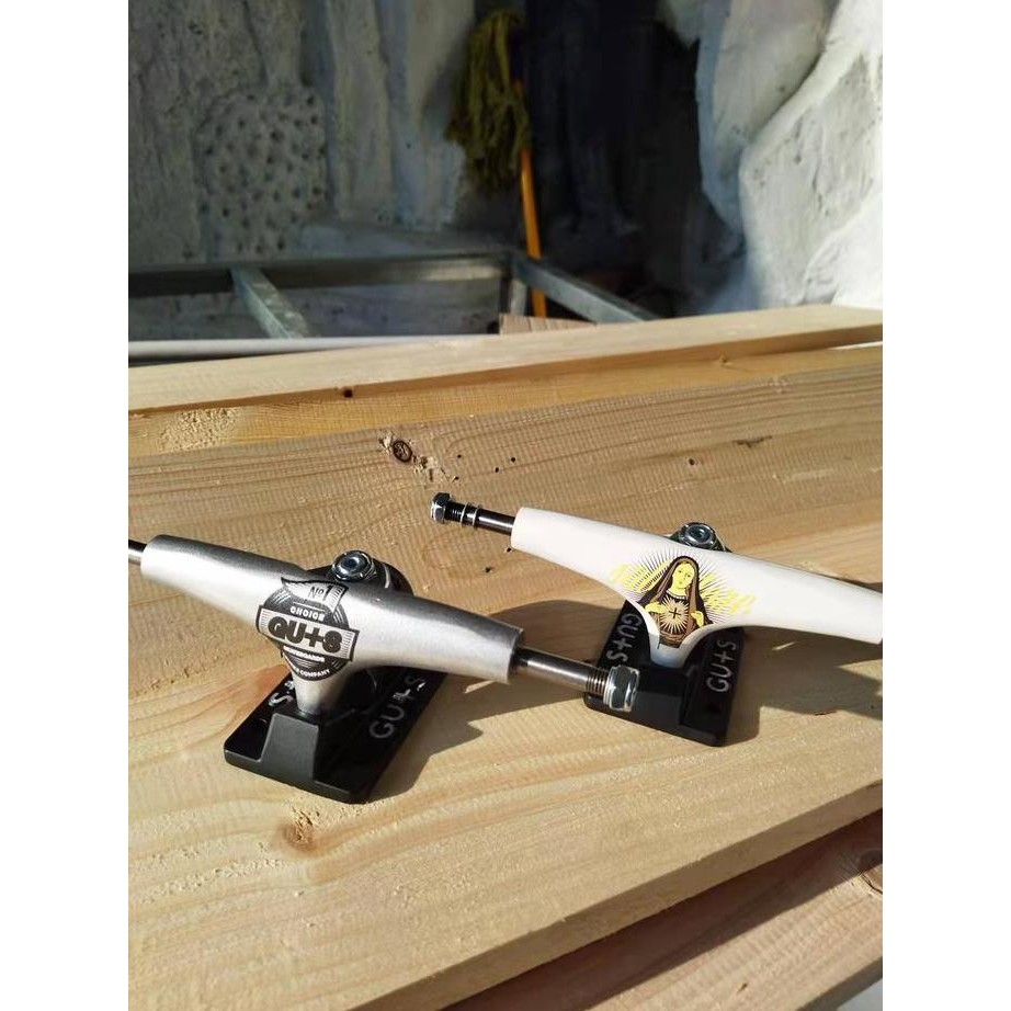 Guts : Skateboard Truck - Salvatore 5.25 ( Local Brand Trucks)
