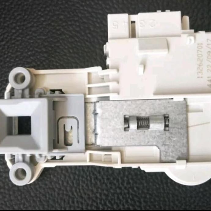DOORLOCK MESIN CUCI ELECTROLUX EWF10932