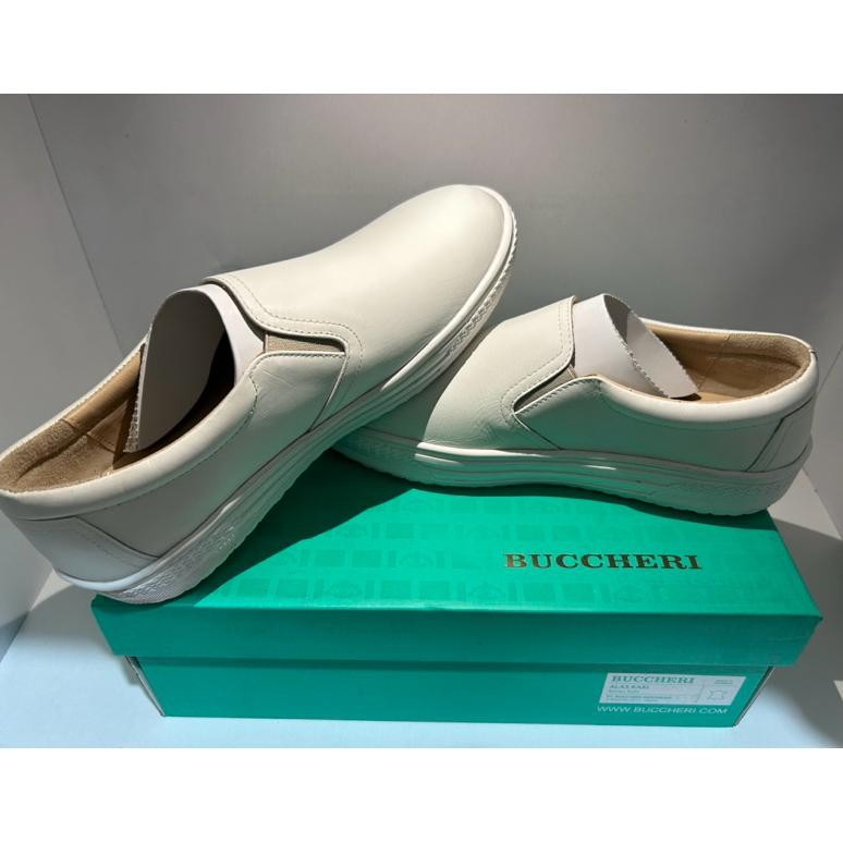 best seller Sepatu Buccheri Cunsual Slip On Tanpa Tali Wanita Dan Pria Original Putih Polos readyy