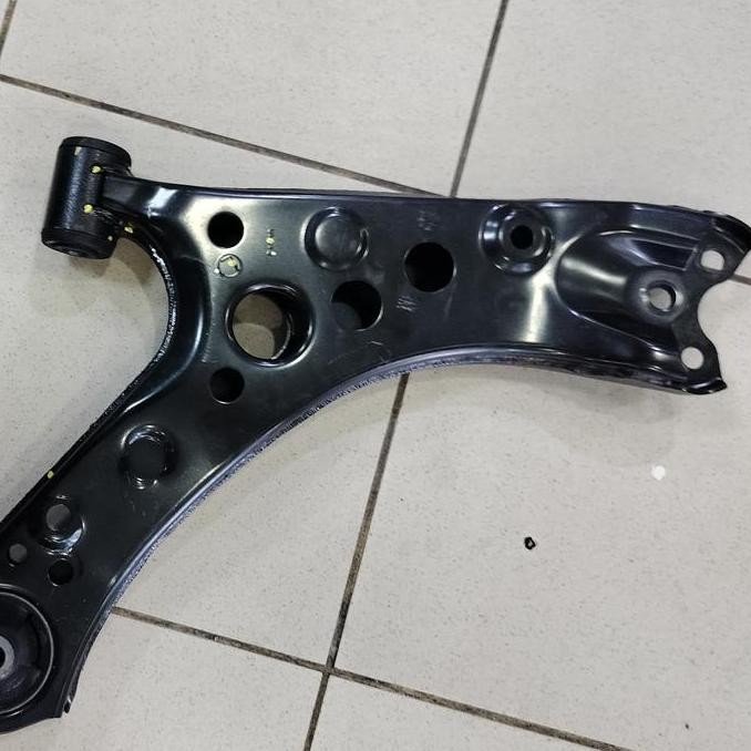 lower arm innova zenix