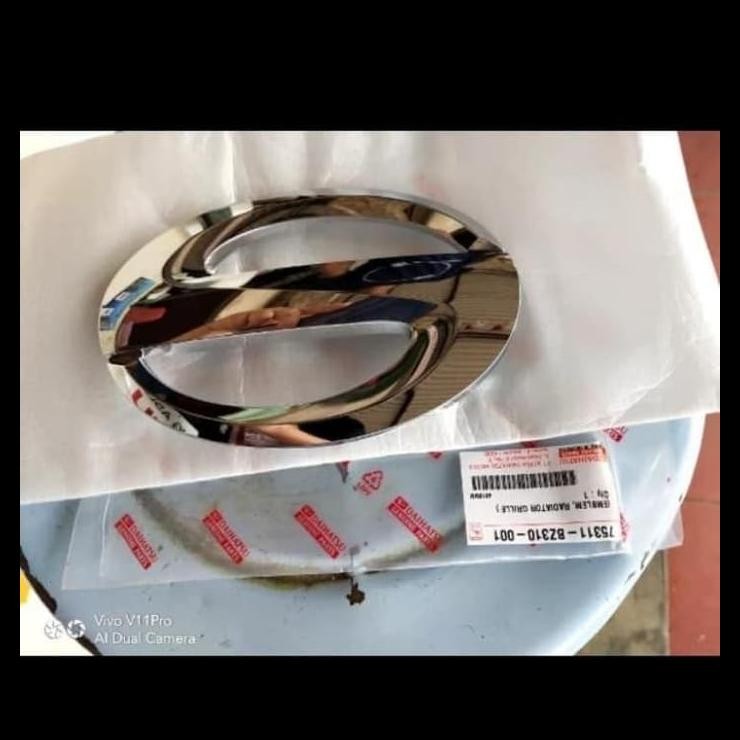 DISKON EMBLEM DEPAN SIGRA ORIGINAL. 