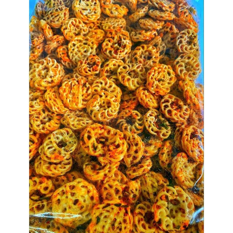 

Seblak Kering Rafael / Kerupuk Bantat Mawar Pedas Daun Jeruk 500 Gram