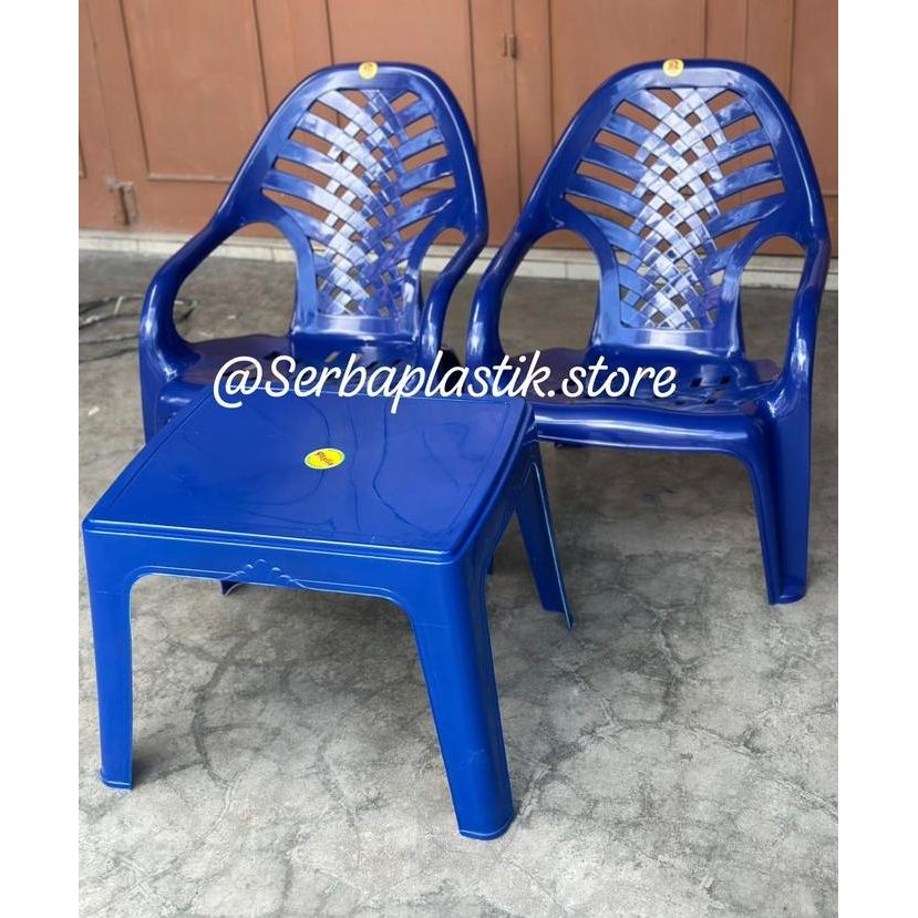 kursi santai set tebal / kursi rebahan plastik warna / kursi teras pantai / meja besar cafe kafe kan