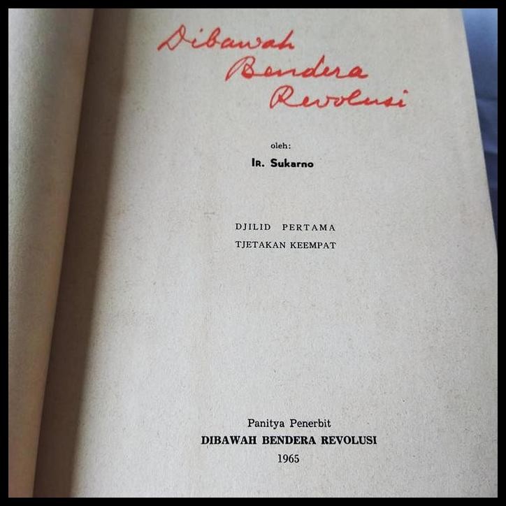 GRATIS ONGKIR VINTAGE 1965 BUKU DIBAWAH BENDERA REVOLUSI DJILID 1 TJETAKAN KE 4 