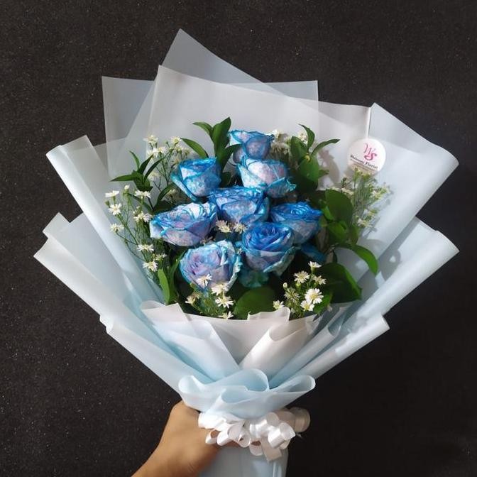 hand bouquet mawar biru | mawar hidup | buket mawar biru