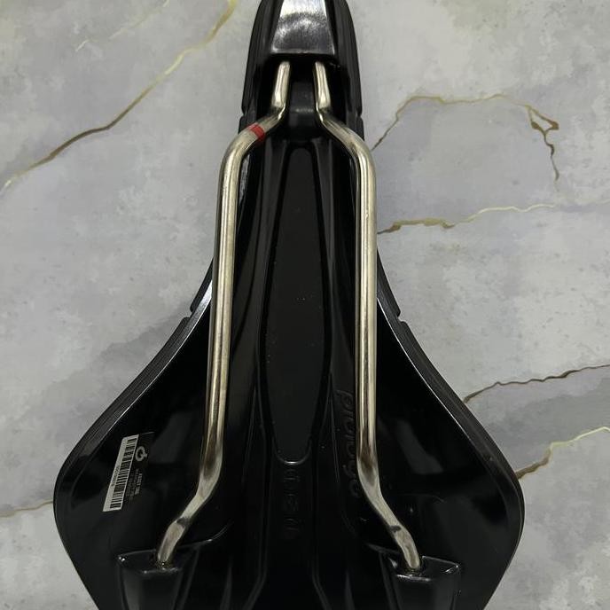 baru Prologo saddle scratch M5 tirox