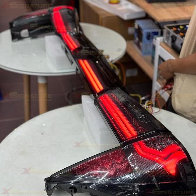 STOPLAMP & TRUNKLID INNOVA REBORN LEXUS STYLE