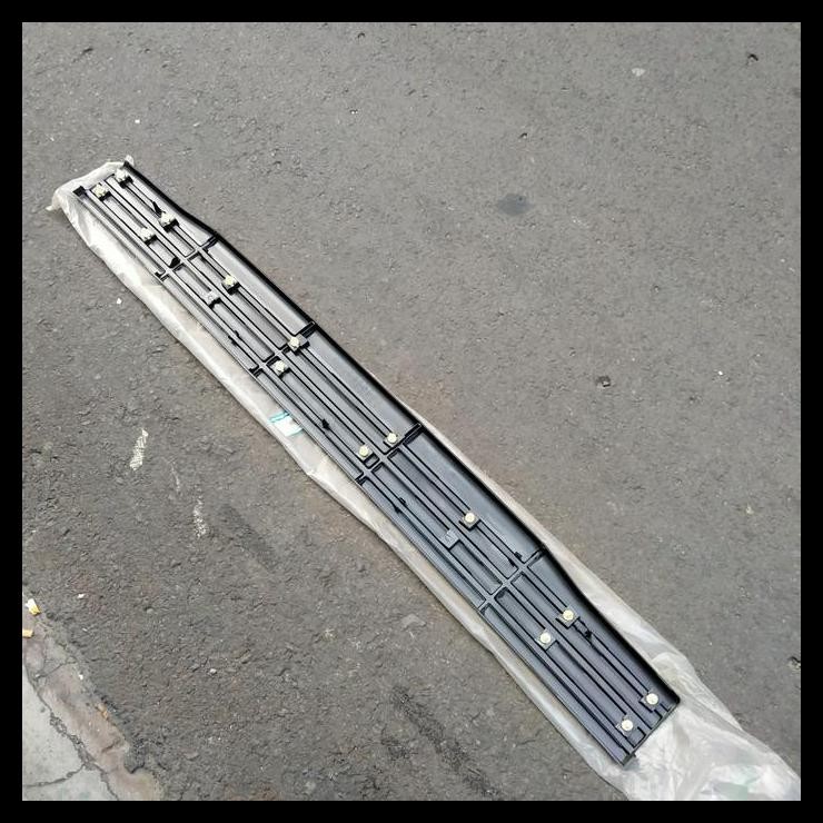 GRATIS ONGKIR MAZDA GENUINE PART COVER ATAS BUMPER BELAKANG MAZDA BT50 UR565022X 