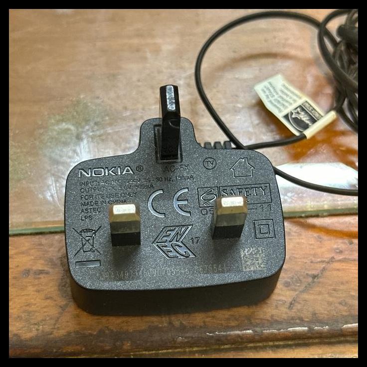 DISKON GENUINE NOKIA PHONE CHARGER -BLACK.  CONNECTOR INTERFACE : 2MM - INPUT : 100-240V / 50-60HZ 1