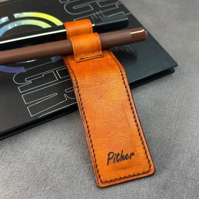 

Leather Magnetic Clip Pen Holder Elastis Bookmark 4 Pcs Magnet Neodymium - Rasa Leather Ph002-05 (2 Pcs Slot Pen Depan) New Stok