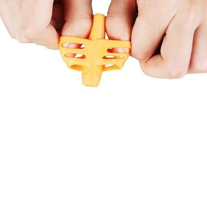 

Isi 3 Pcs Alat Bantu Belajar Menulis - Writing Grip - Alat Tulis New Stok