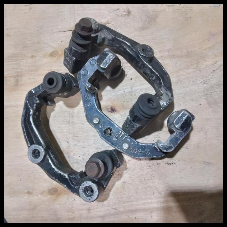 HOT DEAL BREAKET BREKET DUDUKAN KALIPER DEPAN RX KING NEW . SCORPIO Z LAMA ORI 