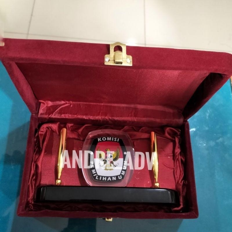 

Tempat Balpoin Costum Logo