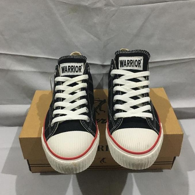 Sepatu sekolah Warrior classic low Hitam Putih