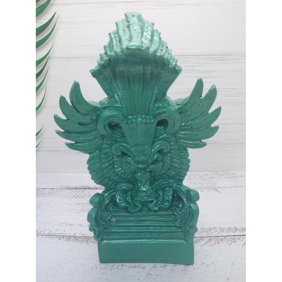 Miniatur pajangan ruang tamu aesthetic patung garuda wisnu kencana GWK Bali warna hijau CS