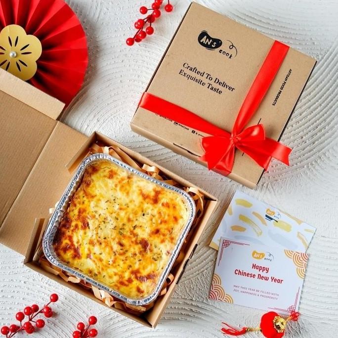 

Ramadhan Hampers Baked Spaghetti Brulee / Bechamel Sauce / bruule & Beef Bolognese / Bolognaise . Parsel Lebaran / Parcel Idul Fitri / ramadan hamper / gift puasa