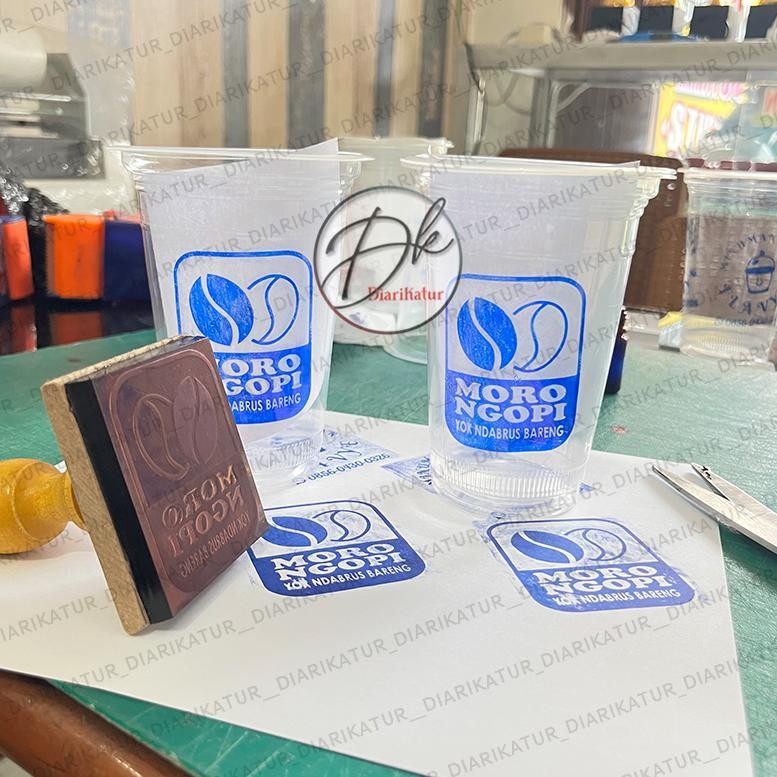 

STEMPEL PLASTIK / STEMPEL GELAS CUP / STEMPEL STEROFOAM / DESIGN CUSTOME FREE TINTA & CLEANER RB3