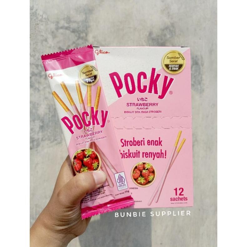 

Pocky Stick Strawberry / Cokelat Isi 12 pcs (BOX) / Biskuit Pocky Stik Rasa Stroberi & Cokelat Nugi