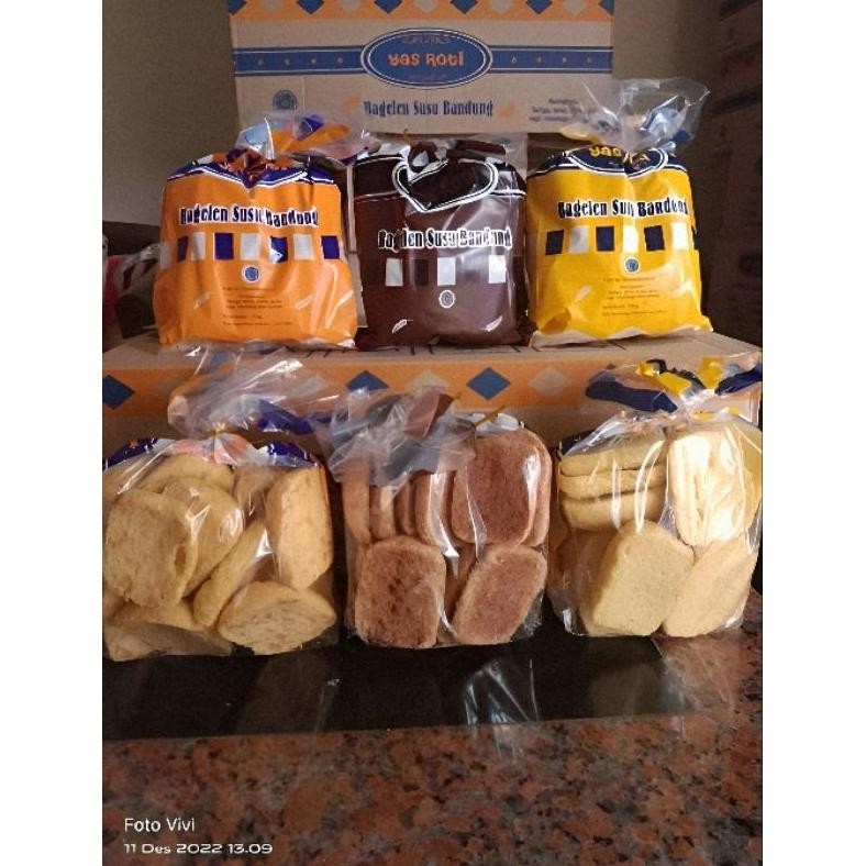 

roti kering bagelen 1 dus isi 4 kantong Rasa Keju susu coklat packing dus dan bubble wrap Nugi