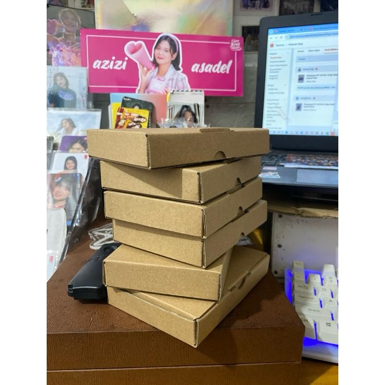 

Box Merch JKT48 Gatcha PP PC Desain Menarik Nugi