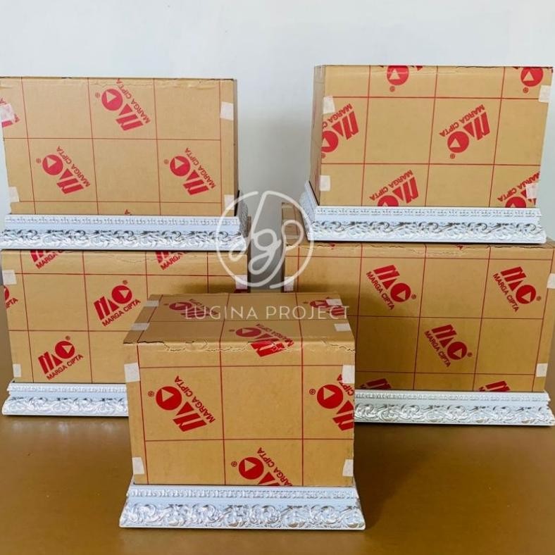 

Kotak Hantaran Akrilik Isi 5 (Motif Ukir 6 Cm) Nugi