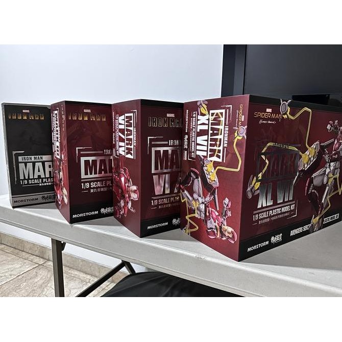 Morstorm Iron man iron spider deluxe not hot toys