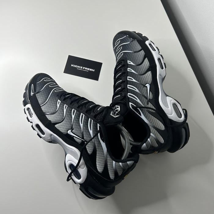 Ews Sepatu Nike Air Max Plus Tn Black Metalic Silver Original