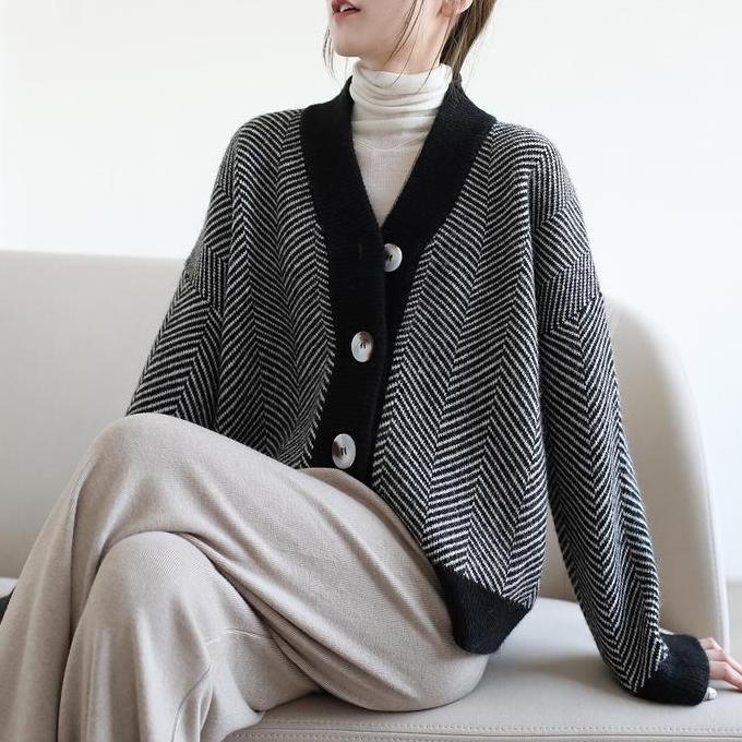 Cardigan Rajutan Longgar Bergaris Wanita 2 Warna