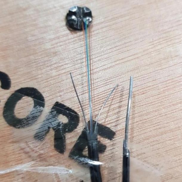 Kabel fo outdoor 4 core/ kabel drop wire fo 4 core 3seling/ftth 4core Terlaris