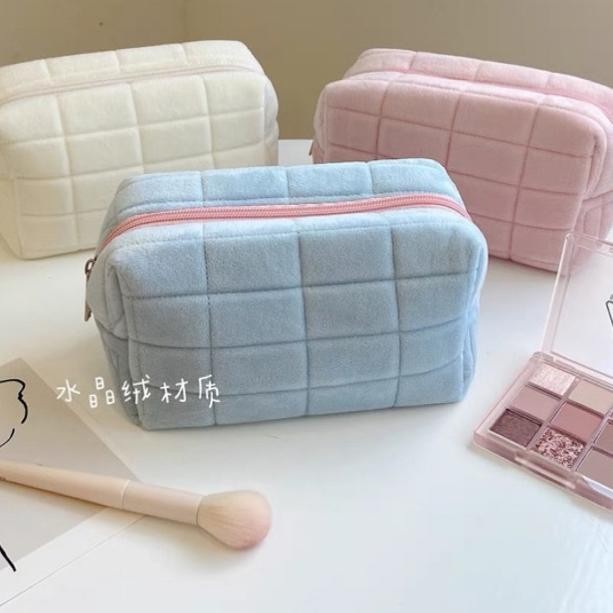 

Readyy!! LITTLE DAISY | FURANO Puffy Makeup Pouch / Pencil Case Sleting Tempat Pensil Bantal Bulu/ Tas Make Up Fluffy Motif Kotak Cute