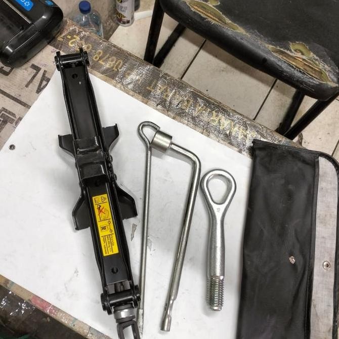 Dongkrak original bawaan mobil Honda jazz Honda Brio murah