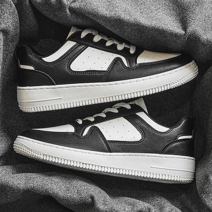 stok ready Sepatu Keren Sneakers Pria Hitam Putih Polos