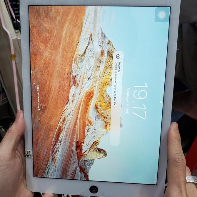 BEBAS ONGKIR - LCD + TS IPAD AIR 2 IPAD 6 ORIGINAL COMPLETE