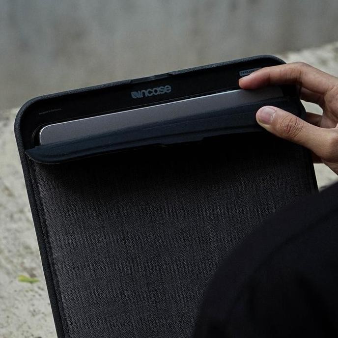 TERLARIS - Incase Tas Laptop Icon Sleeve for Macbook Pro 13 With Woolenex (INMB100366) | Tas laptop 