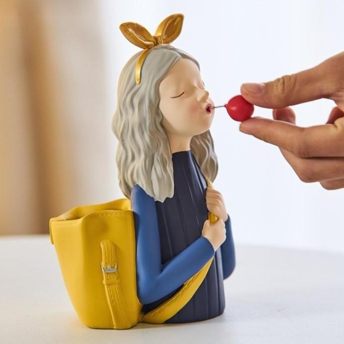 

New Lessie Pen Holder / Tempat Kotak Pensil Pulpen Alat Tulis Nordic Lucu