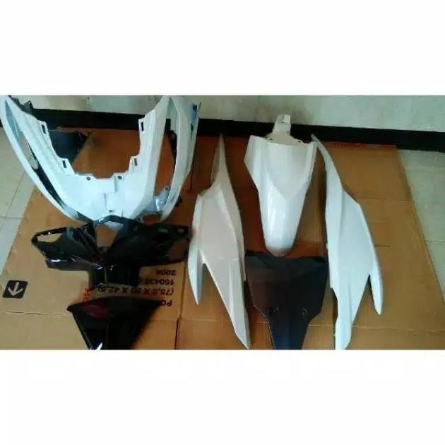 PROMO cover body full halus motor vario 125 old putih