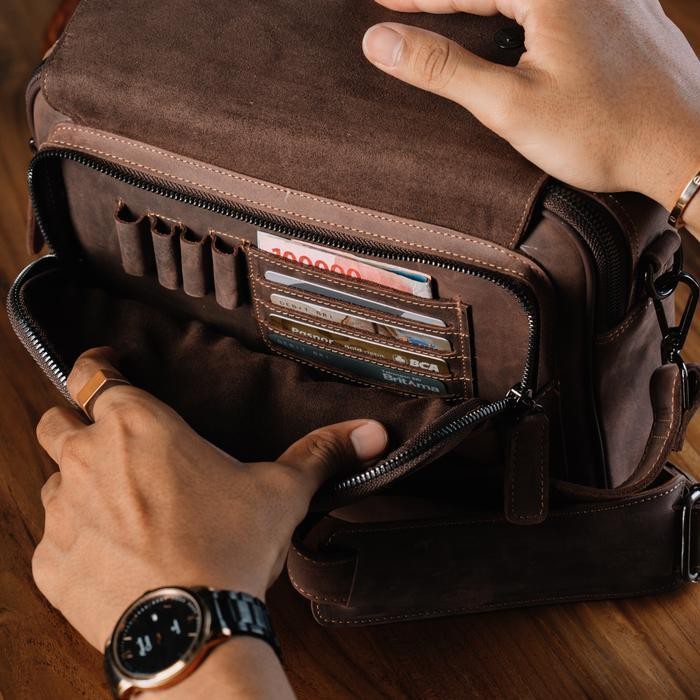 Tas Slempang Messenger Bag Kantor Pria Kulit Original Branded Anti Air
