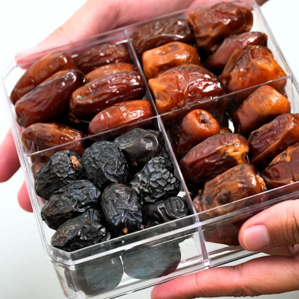 

Terlaris Kurma Assorted 4 in 1 Kurma Sukari Kurma Ajwa Kurma Tunisia Madu Oleh Oleh Haji Umroh Cocok untuk Hampers