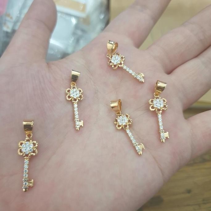 Liontin Bandul Pendant Kecil Murah Kunci Mata Putih Emas Asli 375 8K